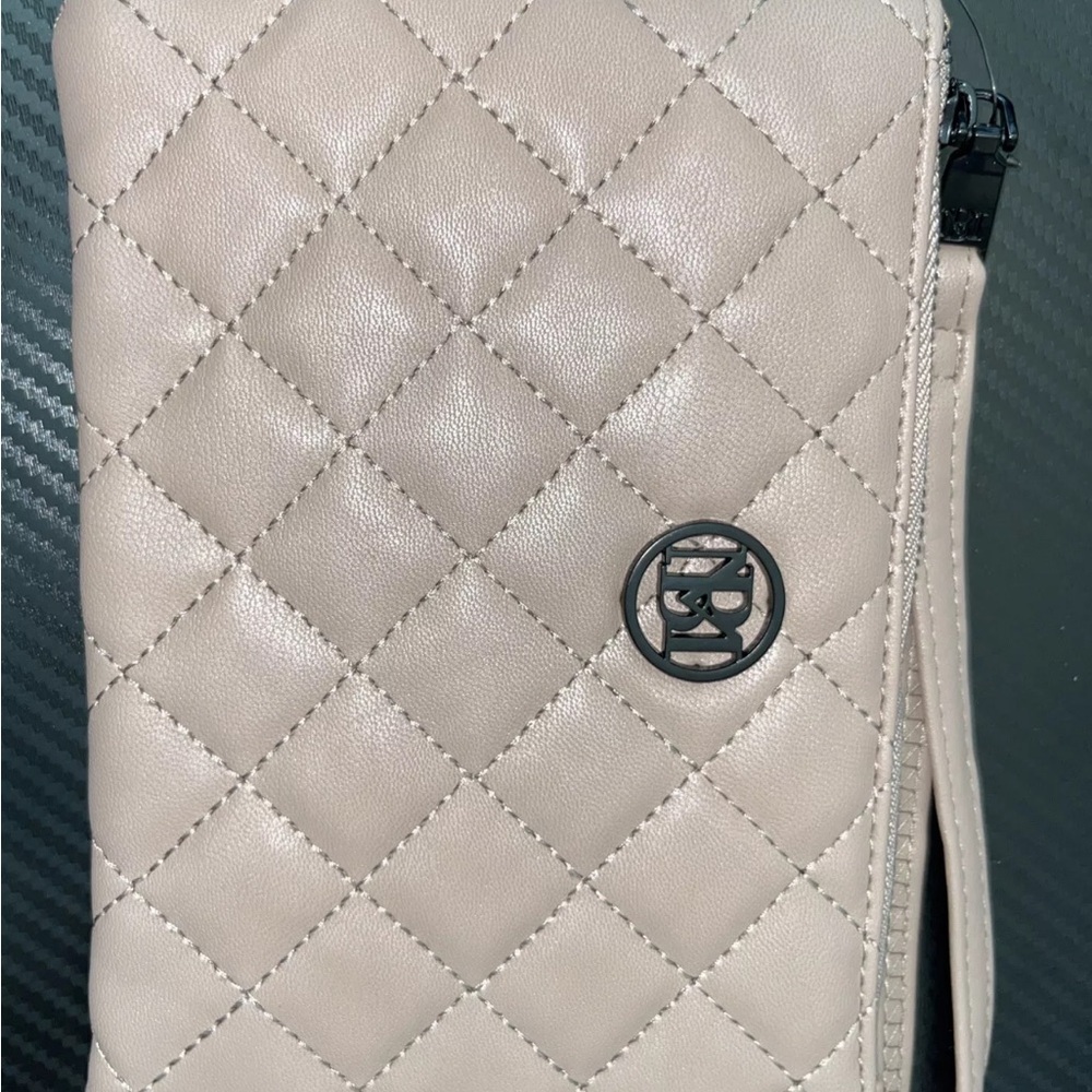 Badgley Mischka Quilted Card Holder Wallet Wrislet In Taupe retail $39 Vegan - Picture 2 of 5